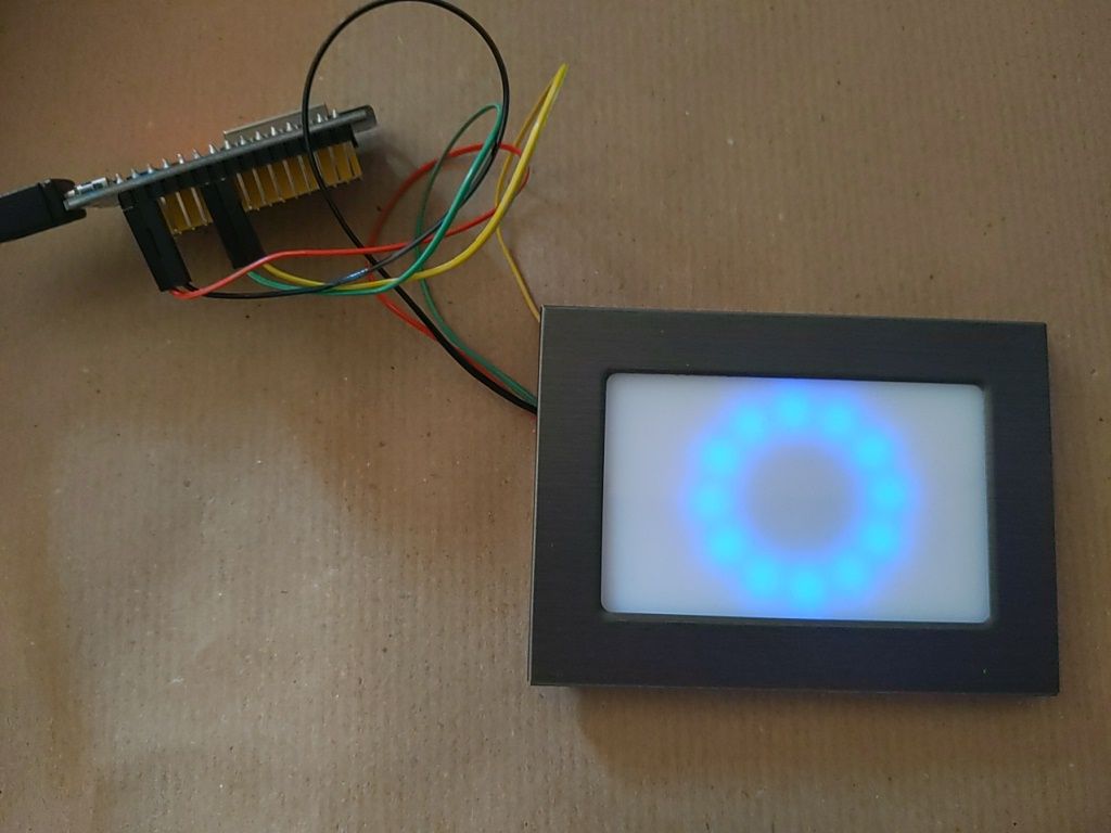 Neopixel-Ring im Rahmen